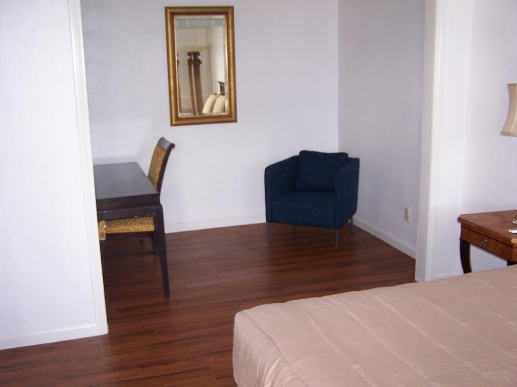 Roulette Motel Las Vegas Room photo